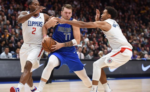 Z Luko Dončićem je imel polne roke dela tudi MVP zadnjega finala lige NBA Kawhi Leonard (levo), ki se je iz Toronta preselil k LA Clippers. FOTO: USA Today Sports