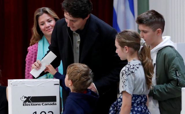 Premier Justin Trudeau z družino. FOTO: Stephane Mahe Reuters