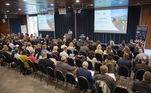 Na konferenci so razpravljali številni domači in tuji strokovnjaki. FOTO: Bor Slana