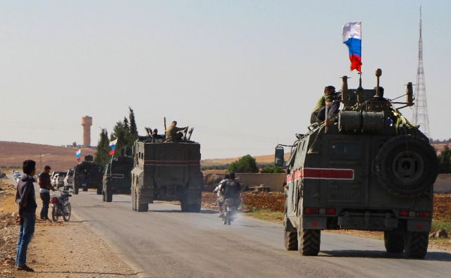 Konvoj ruskih vojaših vozil na poti proti mestu Kobane na severovzhodu Sirije. FOTO: AFP