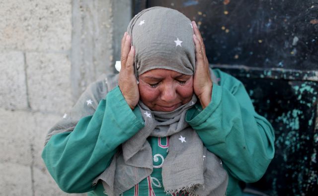 Iz Gaze letijo rakete. Na Gazo padajo bombe. FOTO: Ibraheem Abu Mustafa/Reuters