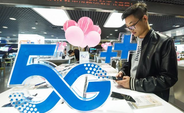 Kitajska hiti z gradnjo omrežja 5G. FOTO: AFP