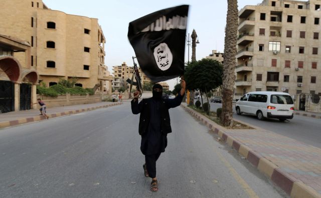 Veliko pripadnikov Islamske države, ki so se prej borili v Siriji in Iraku, z bojem nadaljuje na Sinajskem polotoku. FOTO: Reuters