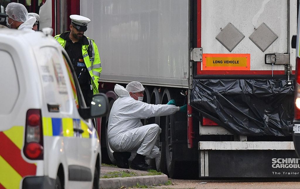 Aretirali še osem ljudi, osumljenih vpletenosti v tragedijo v Essexu