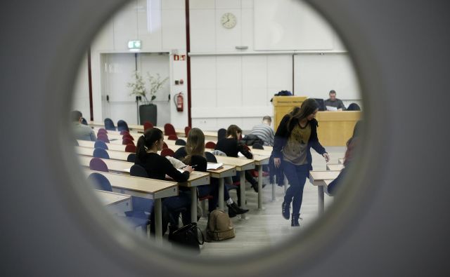 Ekonomska fakulteta UL se z mednarodnimi akreditacijami (EQUIS, AACSB, AMBA) uvršča med en odstotek najboljših poslovnih šol v svetu. FOTO: Blaž Samec