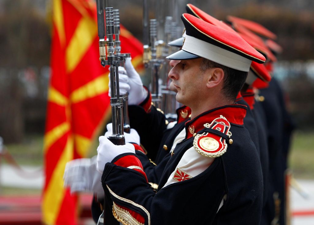 Nato bo tolažilna nagrada Skopju