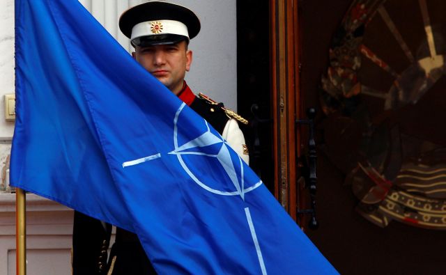 Severna Makedonija se je varnostno opredelila za Nato že ob nastanku, v vrsti za sprejetje vanj pa stoji skoraj dve desetletji.  Foto Reuters