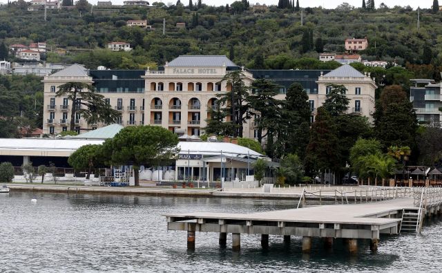 Hotel Kempinski Palace je bil do zdaj brez lastne plaže. Njihovi gostje so uporabljali plažo hotelov LifeClass Portorož. FOTO: Aleš Černivec