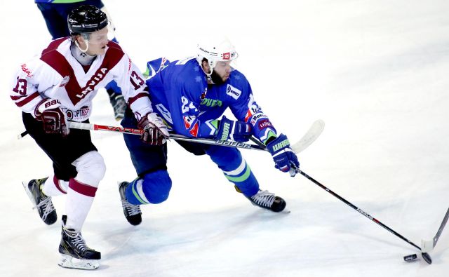 Rok Tičar je bil najučinkovitejši ris, že na premieri turnirja z Latvijo je zabil dva gola. FOTO: Roman Šipić/Delo