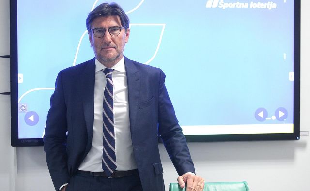 V Športni loteriji Slovenije se, kot pravi član uprave Tomo Šeme, zavedajo, da je to dejavnost, ki s čezmerno prodajo na eni strani ustvarja presežke v korist določenega deležnika, na drugi pa povzroča družbeno škodo in s tem izniči pozitivne učinke – zato so si postavili številne omejitve, s katerimi ščitijo potrošnike. FOTO: Mavric Pivk/Delo