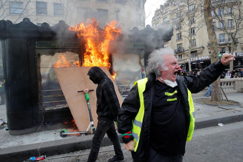 Vlada pripravlja reformo, Francozi napovedujejo ulico