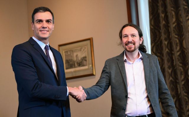 Vršilec dolžnosti španskega predsednika vlade Pedro Sánchez in vodja skrajno leve Unidas Podemos Pablo Iglesias sta vendarle zbližala stališča. Foto: Afp