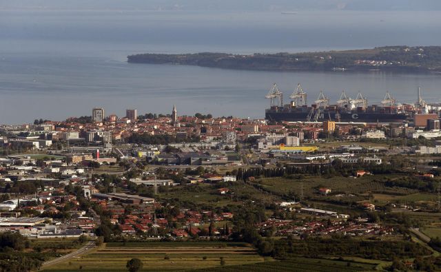 Koliko hrupa iz pristanišča prenesejo Koprčani? Foto Tomi Lombar