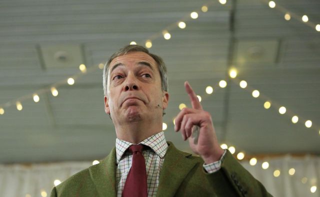 Nigel Farage je ta teden napovedal umik kandidatov svoje stranke iz vseh 317 volilnih okrožij, v katerih so na zadnjih volitvah slavili konservativci. Foto Afp