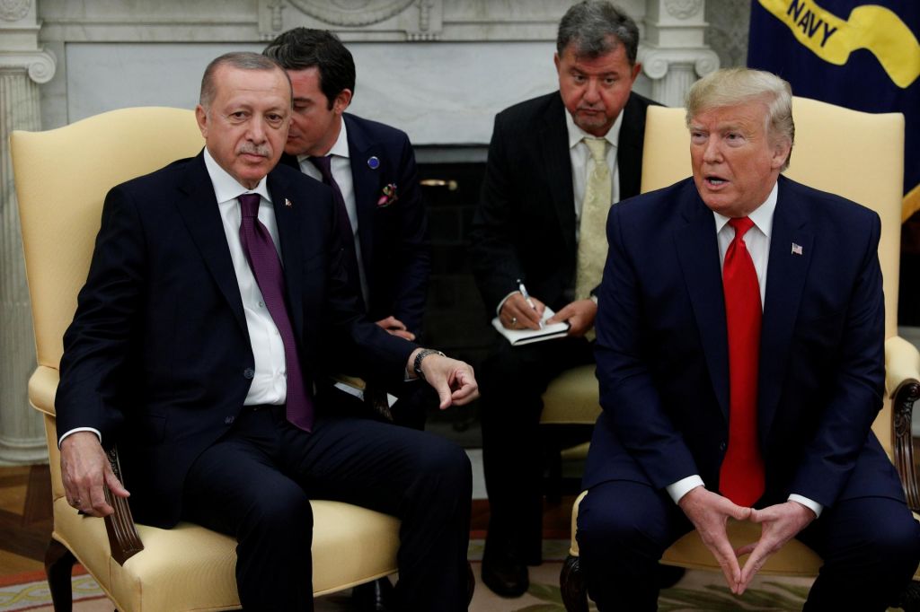 Erdoğan v Beli hiši kot kronski dokaz novega ameriškega nacionalizma