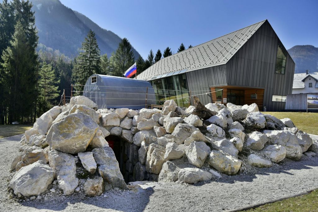 FOTO:Kako v natikačih najhitreje na Triglav