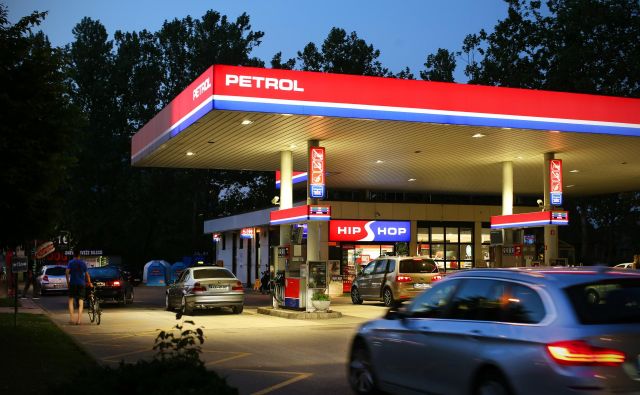 Skupina Petrol je v prvih devetih mesecih leta 2019 prodala 2,9 milijona ton proizvodov iz nafte, kar je 15 odstotkov več kot v prvih devetih mesecih lani. FOTO: Jure Eržen/Delo