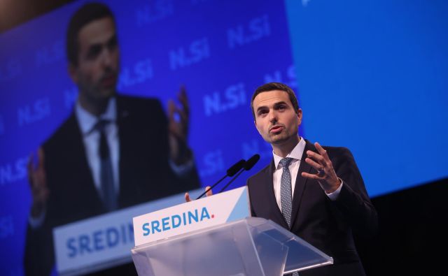 Predsednik NSi je na kongresu stranke ponovil, da NSi v aktualno vlado ne bo vstopila in da z njo ne bo podpisovala nobenega sporazuma. »Za delanje dobrega ne potrebujemo položajev,« je poudaril. FOTO: Tadej Regent