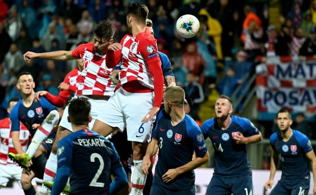 Hrvaška je bila v zadnjem kvalifikacijskem nastopu, tako kot na tej fotografiji, premočna proti Slovaški in se zasluženo vnovič uvrstila na evropsko prvenstvo. FOTO AFP