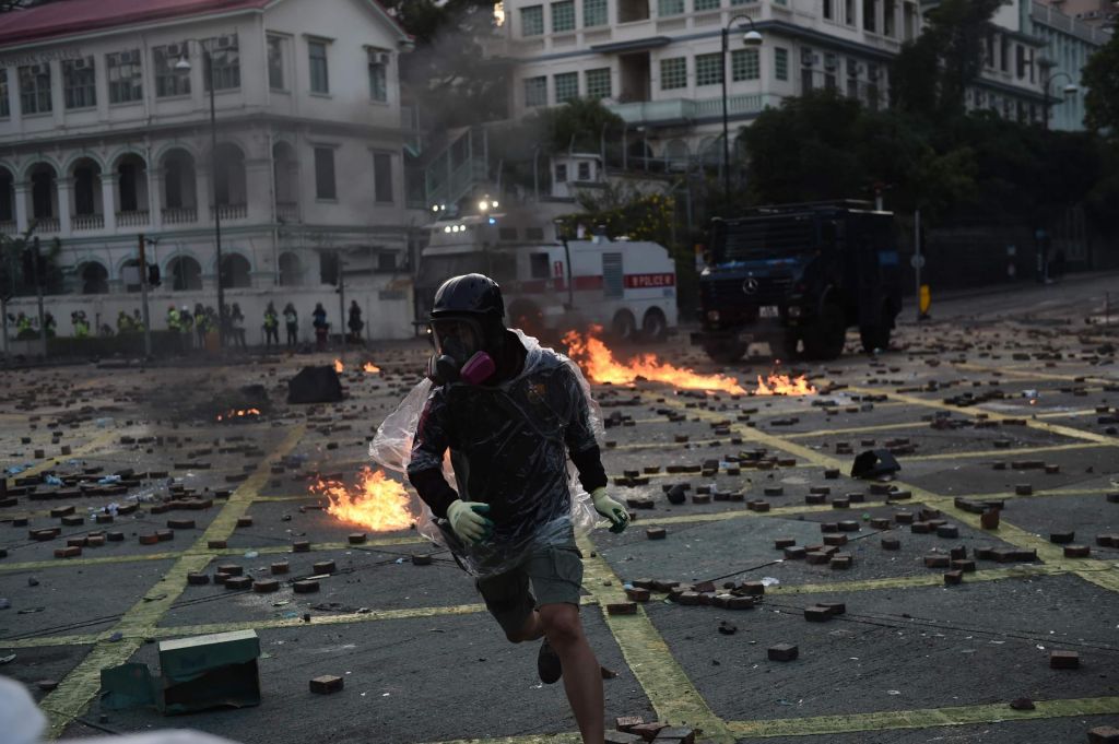 FOTO:»Dobri« vojaki na hongkonških ulicah