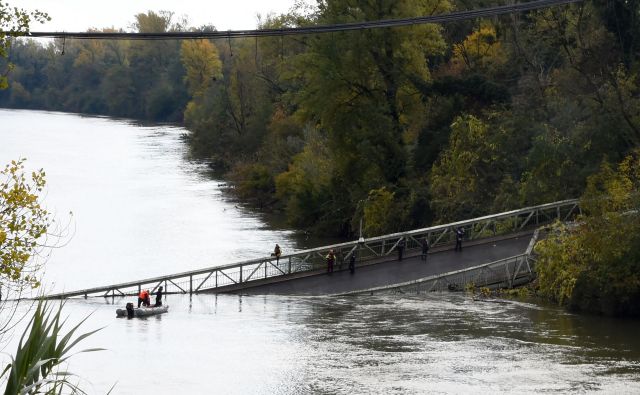 Viseči most čez reko Tarn. FOTO: Eric Cabanis/Afp