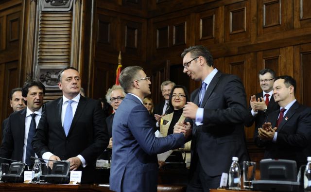 Predsednik Aleksandar Vučić z notranjim ministrom Nebojšo Stefanovićem, čigar oče naj bi sodeloval v spornih poslih podjetja Krušik. FOTO: Vesna Lalić/Blic