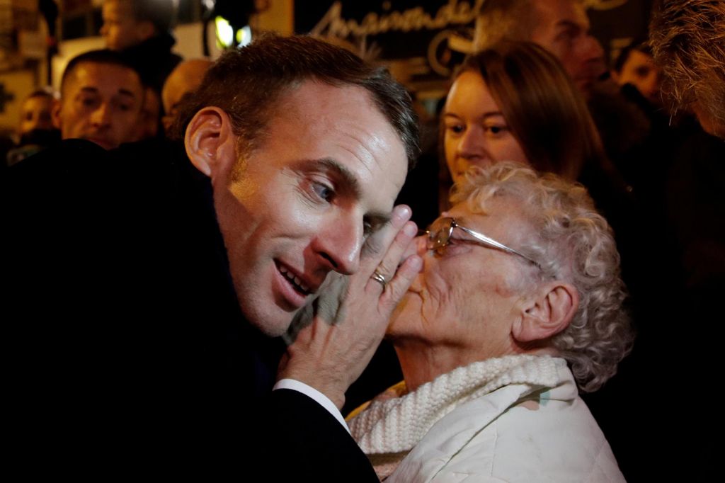 FOTO:Kaj hoče povedati francoski predsednik