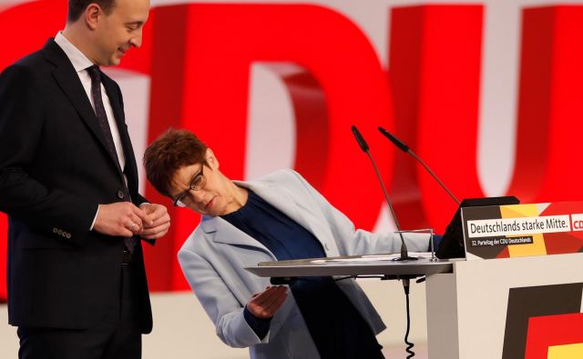 Annegret Kramp-Karrenbauer se za zdaj ni uspelo izrazito profilirati in vzpostaviti lastnega sloga vodenja stranke. Foto AFP