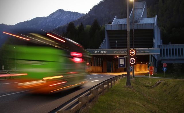 Slovenija z izborom izvajalca za gradnjo vzhodne cevi predora Karavanke zamuja. Avstrijci so svoj del predora začeli graditi septembra leta 2018. FOTO: Jure Eržen/Delo