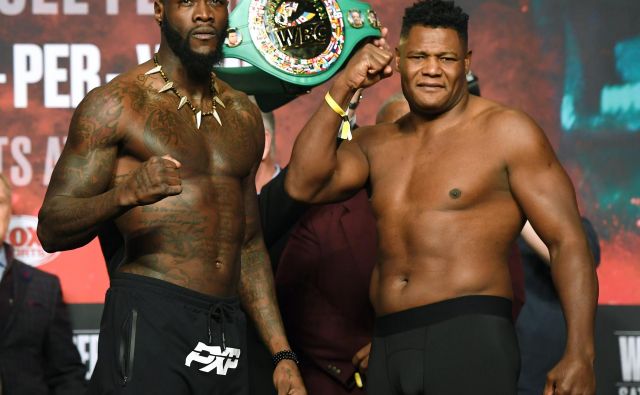 Deontay Wilder (levo) in Luis Ortiz napovedujeta še en spektakularen obračun. FOTO: AFP