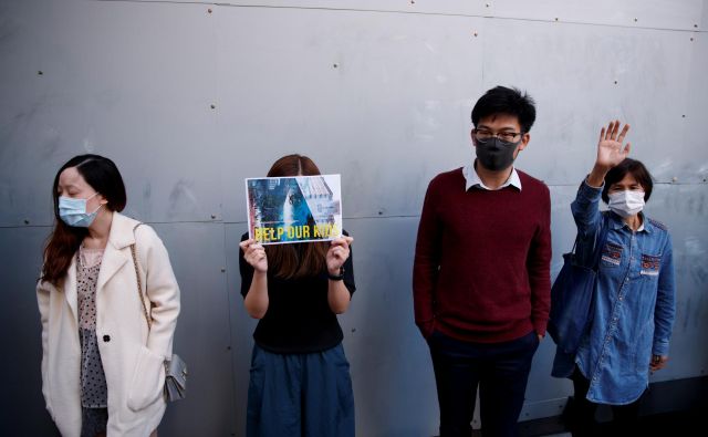 Bodo kitajski funkcionarji tudi nad Hongkonžani izvedli podobno ideološko prevzgojo, kot poteka v Xinjiangu? FOTO: Thomas Peter/Reuters