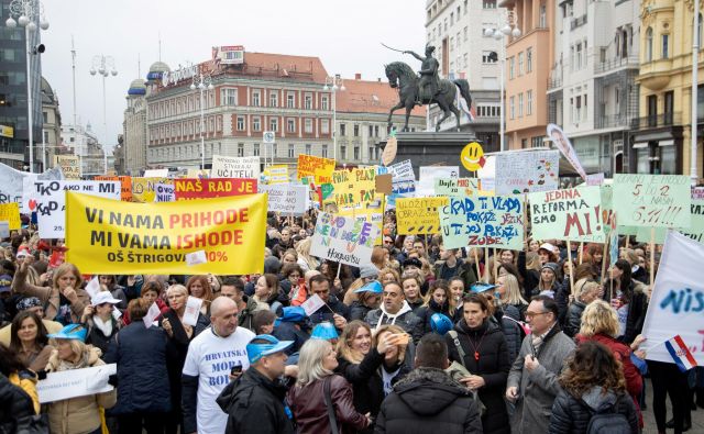 Protestniki so sporočili vladi, da ne bodo odstopili od svojih zahtev in da jo bodo po potrebi zrušili, ker je to stavka za dostojno življenje in reformo izobraževalnega sistema. FOTO: Antonio Bronic Reuters