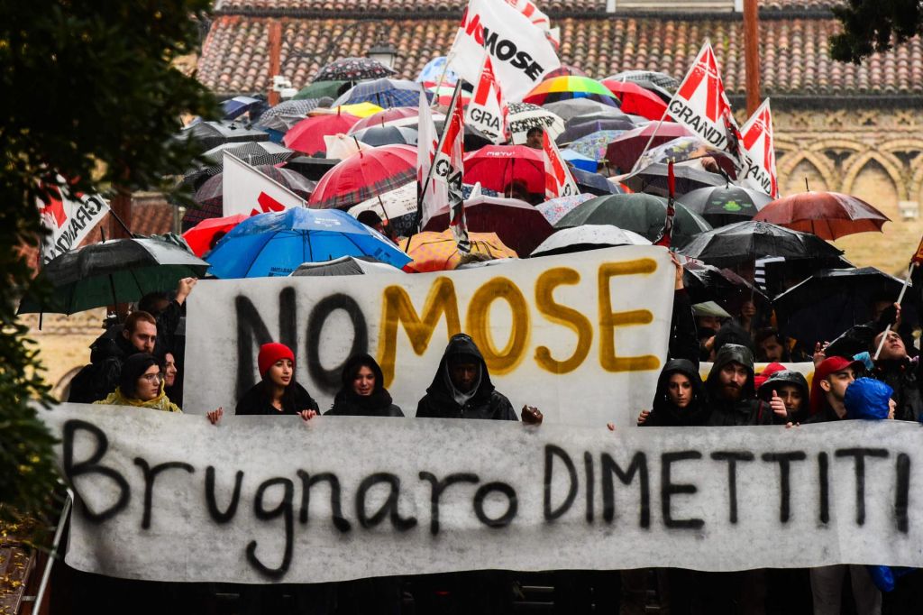 FOTO:Benečani so protestirali proti neustrezni politiki in križarkam