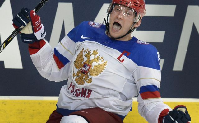 Vodilni športni zvezd­nik Rusije je danes hokejist Alek­sandr Ovečkin. Je član Washingtona, in ko je pred dnevi prišla na dan novica o novih sankcijah za ruski šport, je ameriškim novinarjem govoril, da razsodba ni za vse pravična. FOTO: AFP