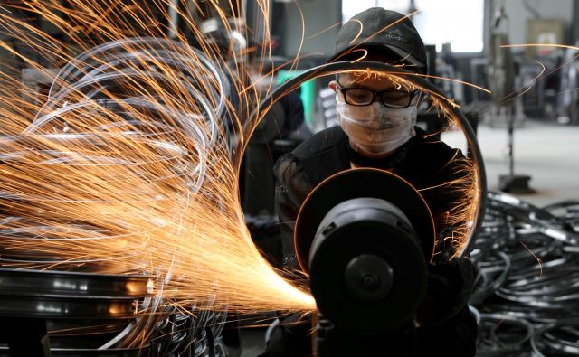 Turški, kitajski in južnokorejski jeklarji svoje proizvodne presežke usmerjajo na trg Evropske unije. Foto Reuters