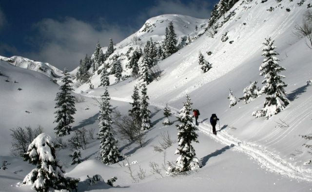 Julijske Alpe pod snežno odejo. FOTO: Manca Ogrin