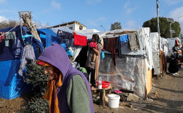 Najhujše so razmere v Morii na Lezbosu, kjer je okoli 16.000 pribežnikov. FOTO: Reuters
