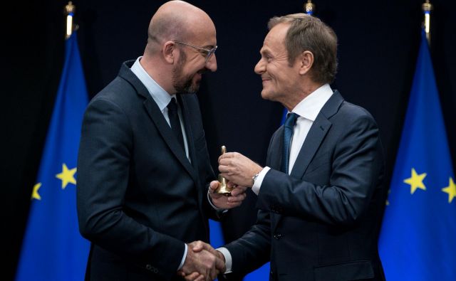 Primopredaja poslov. Donald Tusk (desno) odhaja na čelo EPP, Charles Michel bo moral usklajevati interese držav članic. Foto: AFP