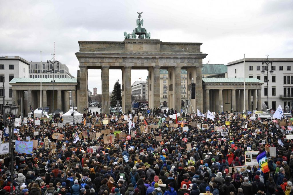 FOTO:Nov val podnebnih protestov