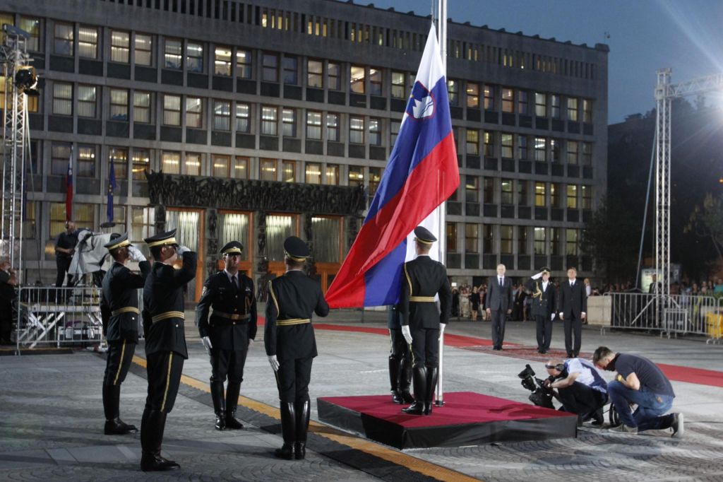 FOTO:Vprašati se moramo marsikaj ...