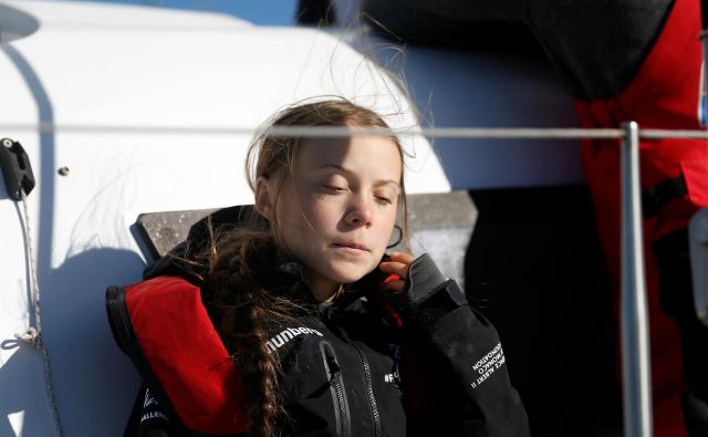 Po 20 dneh plovbe je Greta Thunberg prišla do Lizbone. FOTO: Rafael Marchante/Reuters