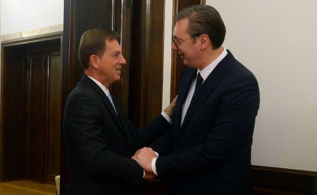 Slovenski zunanji minister Miroslav Cerar na obisku pri predsedniku Srbije Alaksandru Vučiću. FOTO: STA - Slovenska tiskovna agencija