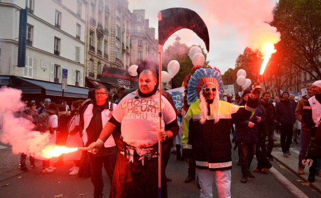 Nedavni protesti bolnišničnega osebja v Parizu. FOTO: Reuters