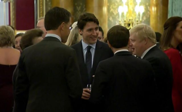 »Zlobni jeziki« na kupu: nizozemski premier Mark Rutte, francoski predsednik Emmanuel Macron, britanski premier Boris Johnson in njegov kanadski kolega Justin Trudeau. FOTO: AFP