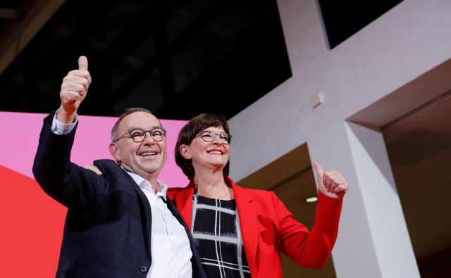 Norbert Walter-Borjans in Saskia Esken sta na čelo SPD prišla z okoli četrtinsko podporo vseh članov stranke. Foto: Axel Schmidt/Afp