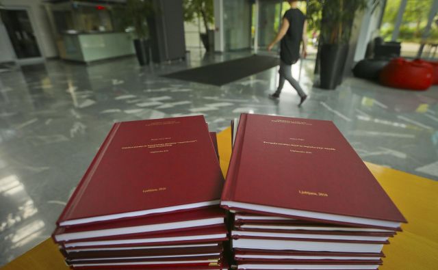 K sumljivim diplomam, ki v balkanskih državah niso redkost, pripomore konkurenčnost med (pre)številnimi fakultetami. FOTO: Jože Suhadolnik/Delo