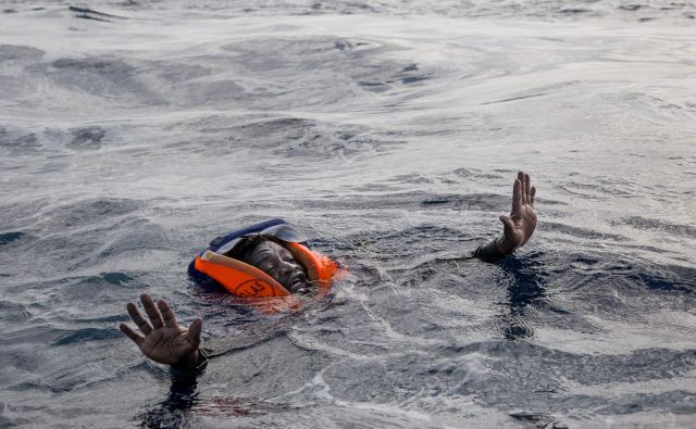 Nesreče plovil z migranti so še vedno pogoste. (Fotografija je simbolična) FOTO: Alessio Paduano/AFP