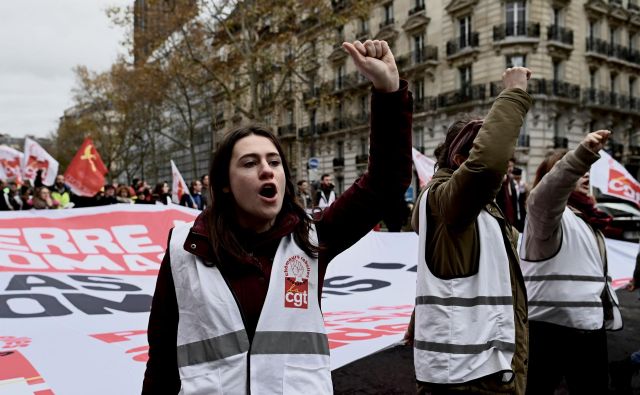 Najpomembnejša bitka Macronovega mandata ne bo preprosta, časi so nemirni, premnogi Francozi se že leto dni jezno preoblačijo v rumene jopiče. FOTO: AFP