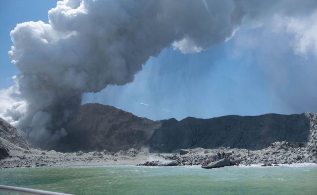 Vulkan na Belem otoku, ki je okoli 50 kilometrov oddaljen od Severnega otoka, je eden najaktivnejših novozelandskih vulkanov.<br />
FOTO: AFP