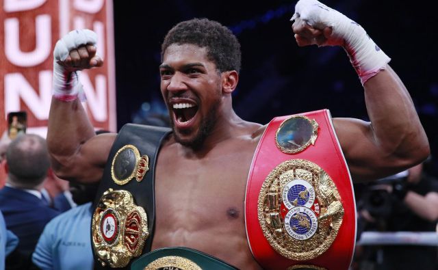 Anthony Joshua se svojim šampionskim pasovom zlepa ne namerava odpovedati. FOTO: Reuters